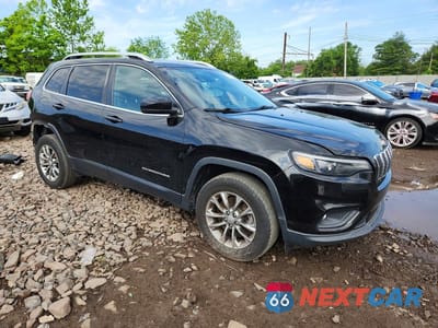 Czwarte zdjęcie samochodu z boku: 2020 JEEP CHEROKEE LATITUDE PLUS VIN:1C4PJMLB1LD603438 - miniatura