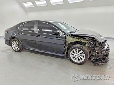 Czwarte zdjęcie samochodu z boku: 2022 TOYOTA CAMRY LE VIN:4T1C11AK6NU676657 - miniatura