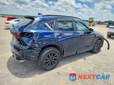 Trzecie zdjęcie samochodu z tyłu: 2022 MAZDA CX-5 PREFERRED VIN:JM3KFBCM6N0569807 - miniatura