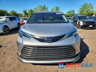 Piąte zdjęcie samochodu w środku: 2025 TOYOTA SIENNA XLE 7-PASSENGER VIN:5TDYSKFC3SS163770 - miniatura