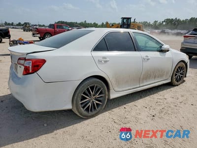 Trzecie zdjęcie samochodu z tyłu: 2013 TOYOTA CAMRY SE VIN:4T1BF1FK1DU265431 - miniatura