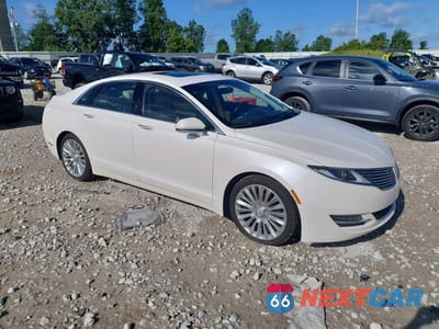Czwarte zdjęcie samochodu z boku: 2016 LINCOLN MKZ VIN:3LN6L2J96GR615572 - miniatura