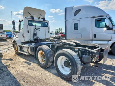 Trzecie zdjęcie samochodu z tyłu: 2016 FREIGHTLINER BUSINESS CLASS M2 SEMI TRUCK VIN:1FUJC5DV2GHHF5443 - miniatura