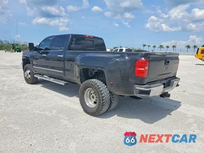 Trzecie zdjęcie samochodu z tyłu: 2016 CHEVROLET SILVERADO K3500 LTZ VIN:1GC4K0E80GF205254 - miniatura
