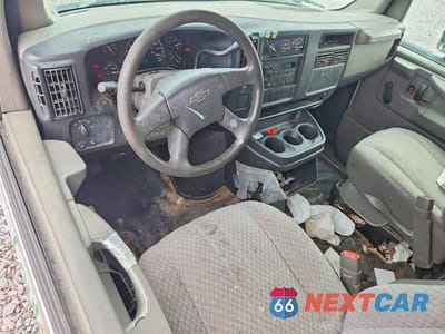 Zdjęcie 8 z 13 samochodu: 2006 CHEVROLET EXPRESS BOX TRUCK VIN:1GBJG31U361253128 - miniatura