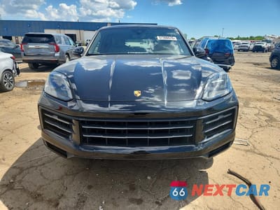 Piąte zdjęcie samochodu w środku: 2024 PORSCHE CAYENNE S VIN:WP1AL2AY8RDA32162 - miniatura
