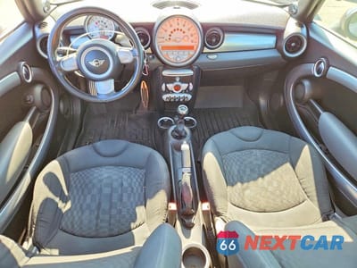 Zdjęcie 8 z 12 samochodu: 2008 MINI COOPER S VIN:WMWMF73598TT90233 - miniatura