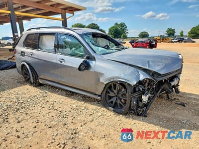 Czwarte zdjęcie samochodu z boku: 2026 BMW X7 XDRIVE40I VIN:5UX23EM07T9179787 - miniatura