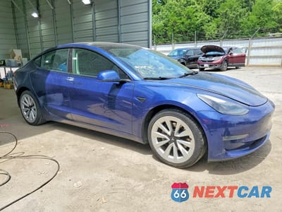 Czwarte zdjęcie samochodu z boku: 2022 TESLA MODEL 3 VIN:5YJ3E1EA7NF370781 - miniatura