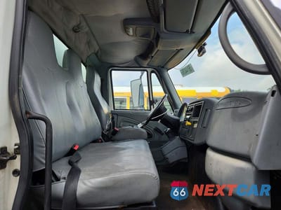 Zdjęcie 11 z 14 samochodu: 2004 INTERNATIONAL 4300 DELIVERY TRUCK VIN:1HTMMAAL44H672559 - miniatura