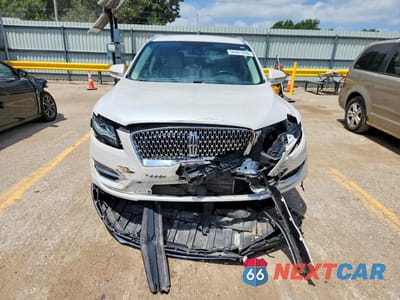 Piąte zdjęcie samochodu w środku: 2019 LINCOLN MKC SELECT VIN:5LMCJ2D99KUL51542 - miniatura