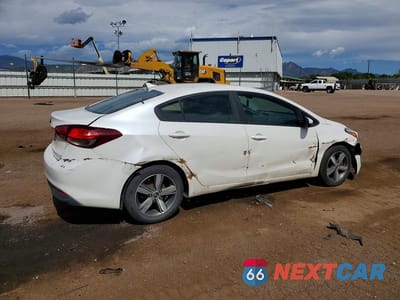 Trzecie zdjęcie samochodu z tyłu: 2018 KIA FORTE LX VIN:3KPFL4A75JE166513 - miniatura
