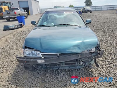 Piąte zdjęcie samochodu w środku: 1996 HONDA ACCORD LX/EX VIN:1HGCD5636TA278563 - miniatura