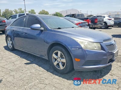Czwarte zdjęcie samochodu z boku: 2013 CHEVROLET CRUZE LT VIN:1G1PC5SB8D7263814 - miniatura
