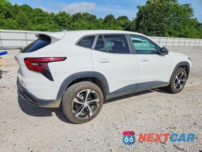 Trzecie zdjęcie samochodu z tyłu: 2024 CHEVROLET TRAX 1RS VIN:KL77LGE27RC067356 - miniatura