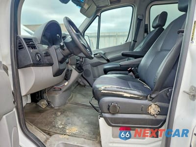 Zdjęcie 7 z 13 samochodu: 2014 MERCEDES BENZ SPRINTER 2500 VIN:WD3PE7DC7E5834848 - miniatura