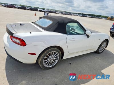 Trzecie zdjęcie samochodu z tyłu: 2018 FIAT 124 SPIDER CLASSICA VIN:JC1NFAEK1J0137502 - miniatura