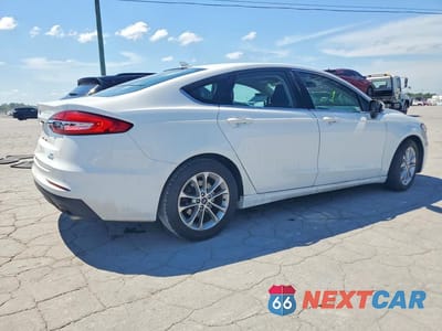 Trzecie zdjęcie samochodu z tyłu: 2020 FORD FUSION SE VIN:3FA6P0HD9LR105773 - miniatura