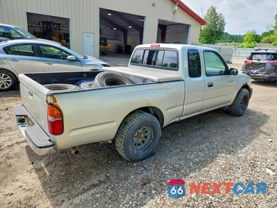 Czwarte zdjęcie samochodu z boku: 2000 TOYOTA TACOMA XTRACAB VIN:5TEVL52N8YZ704218 - miniatura