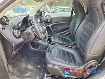 Zdjęcie 7 z 12 samochodu: 2017 SMART FORTWO VIN:WMEFJ5DA2HK205604 - miniatura