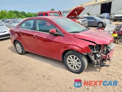 Czwarte zdjęcie samochodu z boku: 2018 CHEVROLET SONIC LT VIN:1G1JD5SG1J4134342 - miniatura