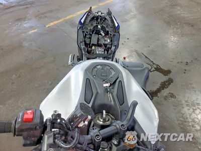 Piąte zdjęcie samochodu w środku: 2025 YAMAHA MT09 SP VIN:JYARN95E6SA002555 - miniatura