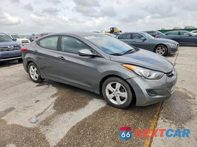 Czwarte zdjęcie samochodu z boku: 2013 HYUNDAI ELANTRA GLS VIN:5NPDH4AE7DH258942 - miniatura