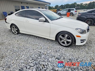 Czwarte zdjęcie samochodu z boku: 2013 MERCEDES-BENZ C 250 VIN:WDDGJ4HB2DG005387 - miniatura