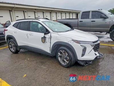 Czwarte zdjęcie samochodu z boku: 2025 CHEVROLET TRAX 1LT VIN:KL77LHEPXSC338630 - miniatura