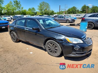 Czwarte zdjęcie samochodu z boku: 2014 CHRYSLER 200 LX VIN:1C3CCBABXEN211852 - miniatura