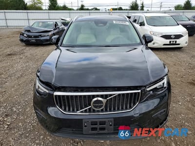 Piąte zdjęcie samochodu w środku: 2023 VOLVO XC40 PLUS VIN:YV4L12UN1P2943134 - miniatura