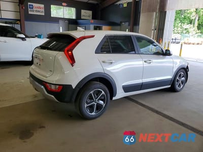 Trzecie zdjęcie samochodu z tyłu: 2026 KIA NIRO LX VIN:KNDCP3LE9T5356522 - miniatura