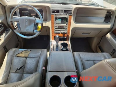 Zdjęcie 8 z 13 samochodu: 2013 LINCOLN NAVIGATOR VIN:5LMJJ2H51DEL06901 - miniatura