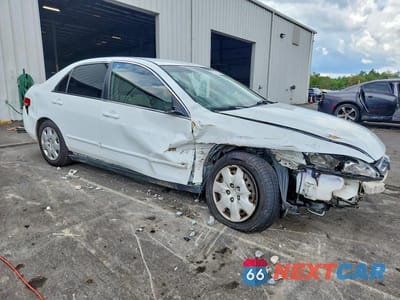 Czwarte zdjęcie samochodu z boku: 2004 HONDA ACCORD LX VIN:1HGCM66304A036925 - miniatura
