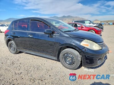 Czwarte zdjęcie samochodu z boku: 2009 NISSAN VERSA 1.8 S VIN:3N1BC13E49L477157 - miniatura