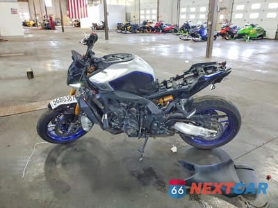 Trzecie zdjęcie samochodu z tyłu: 2025 YAMAHA MT09 SP VIN:JYARN95E6SA002555 - miniatura
