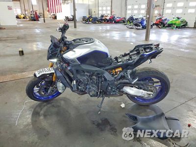 Trzecie zdjęcie samochodu z tyłu: 2025 YAMAHA MT09 SP VIN:JYARN95E6SA002555 - miniatura