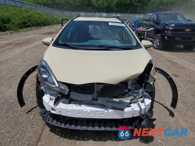 Piąte zdjęcie samochodu w środku: 2018 TOYOTA PRIUS C TWO VIN:JTDKDTB3XJ1599538 - miniatura
