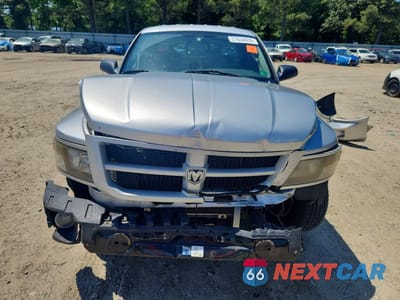 Piąte zdjęcie samochodu w środku: 2009 DODGE DAKOTA SXT VIN:1D7HE32KX9S778107 - miniatura