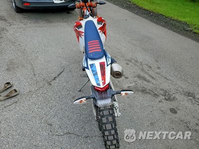 Czwarte zdjęcie samochodu z boku: 2023 KTM 500 EXC-F SIX DAYS VIN:VBKEXK40XPM449811 - miniatura