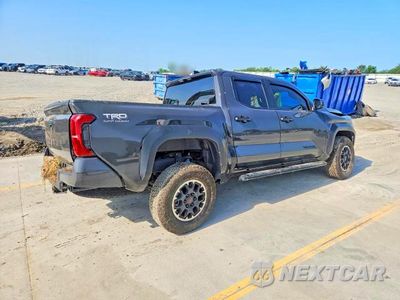Trzecie zdjęcie samochodu z tyłu: 2026 TOYOTA TACOMA TRD OFF-ROAD VIN:3TMLB5JN7TM214015 - miniatura