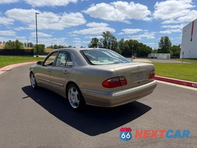 Trzecie zdjęcie samochodu z tyłu: 2000 MERCEDES-BENZ E 430 VIN:WDBJF70J7YB018627 - miniatura