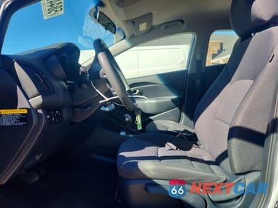 Zdjęcie 7 z 12 samochodu: 2014 KIA RIO LX VIN:KNADM5A33E6333998 - miniatura