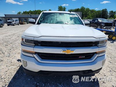 Piąte zdjęcie samochodu w środku: 2017 CHEVROLET SILVERADO K1500 LT VIN:1GCVKREC9HZ115050 - miniatura