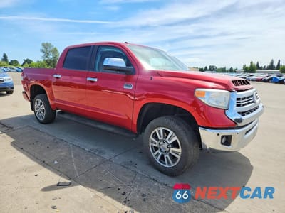 Czwarte zdjęcie samochodu z boku: 2014 TOYOTA TUNDRA CREWMAX PLATINUM VIN:5TFAY5F14EX392733 - miniatura