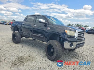 Czwarte zdjęcie samochodu z boku: 2010 TOYOTA TUNDRA CREWMAX LIMITED VIN:5TFHW5F14AX145792 - miniatura