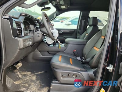 Zdjęcie 7 z 12 samochodu: 2026 GMC SIERRA 1500 AT4 CREW VIN:3GTUUEE87TG209544 - miniatura