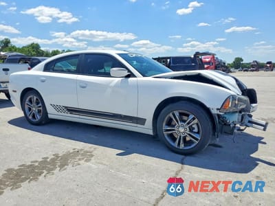 Czwarte zdjęcie samochodu z boku: 2013 DODGE CHARGER SXT VIN:2C3CDXJG1DH711573 - miniatura