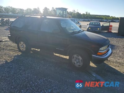 Czwarte zdjęcie samochodu z boku: 1999 CHEVROLET BLAZER VIN:1GNCT18W8XK175654 - miniatura