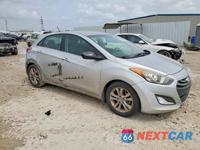 Czwarte zdjęcie samochodu z boku: 2014 HYUNDAI ELANTRA GT BASE VIN:KMHD35LH8EU207397 - miniatura